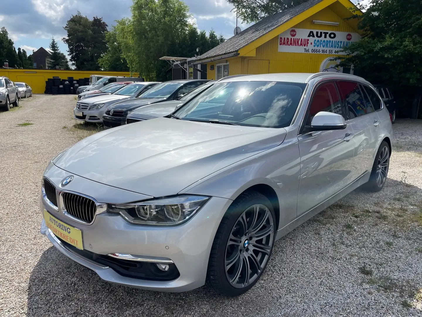 BMW 330 330d xDrive Touring Aut. Luxury Line Silber - 1
