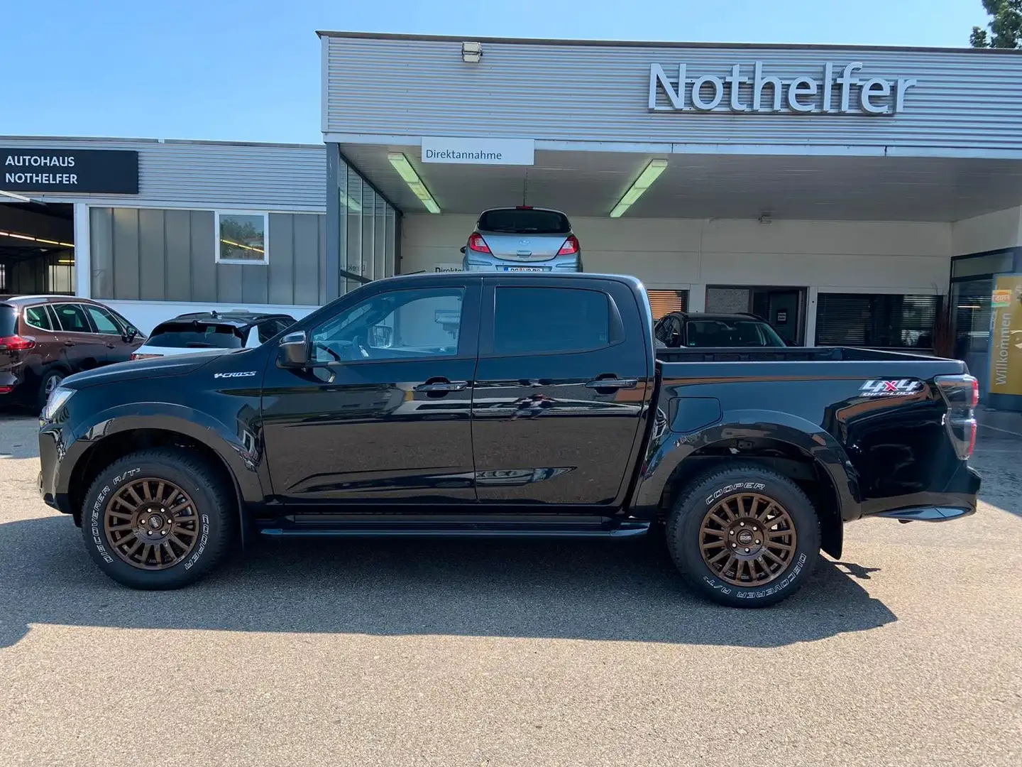 Isuzu D-Max Double Cab 4WD V-CROSS Jahreswagen Negru - 1