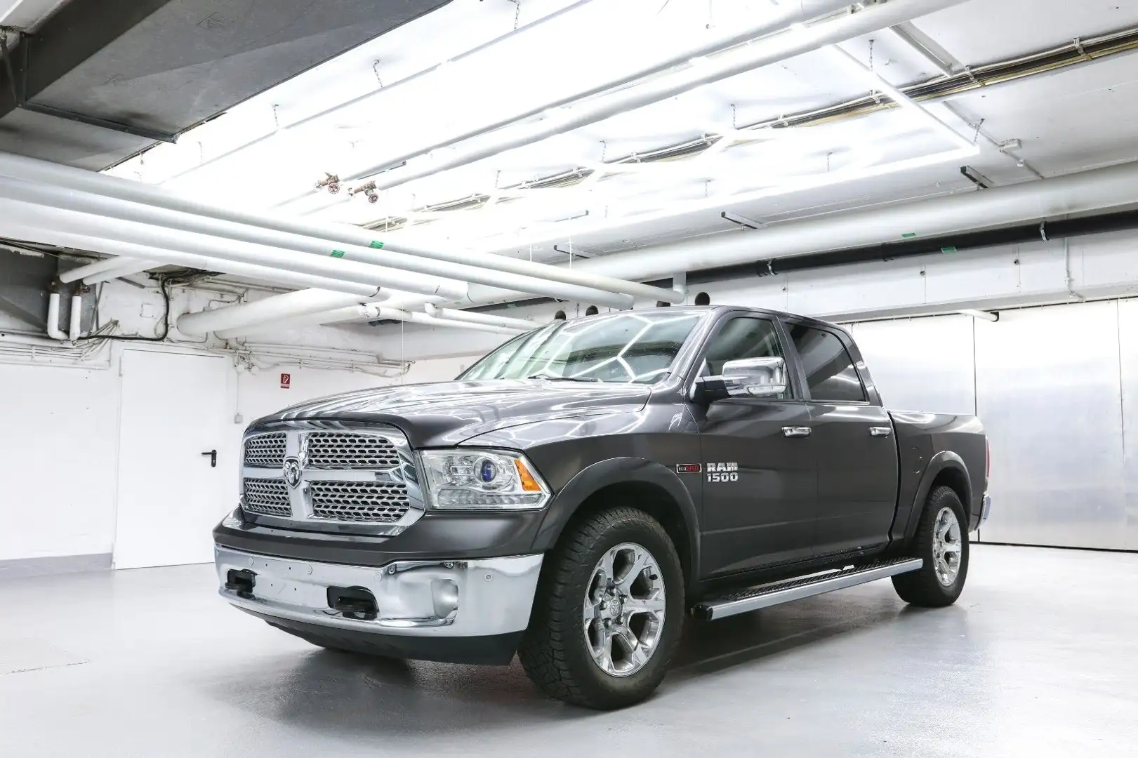 Dodge RAM 1500 Crew Cab 3.0 V6 Diesel 4x4 Laramie Gris - 2