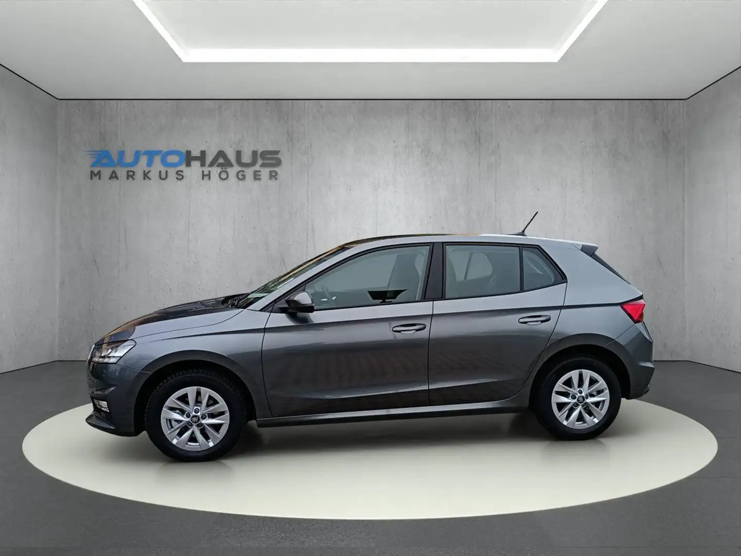 Skoda Fabia 1.0 TSI DSG+AHK+KAMERA+beh.SCHEIBE+LENKRAD+APP+SHZ Grau - 2