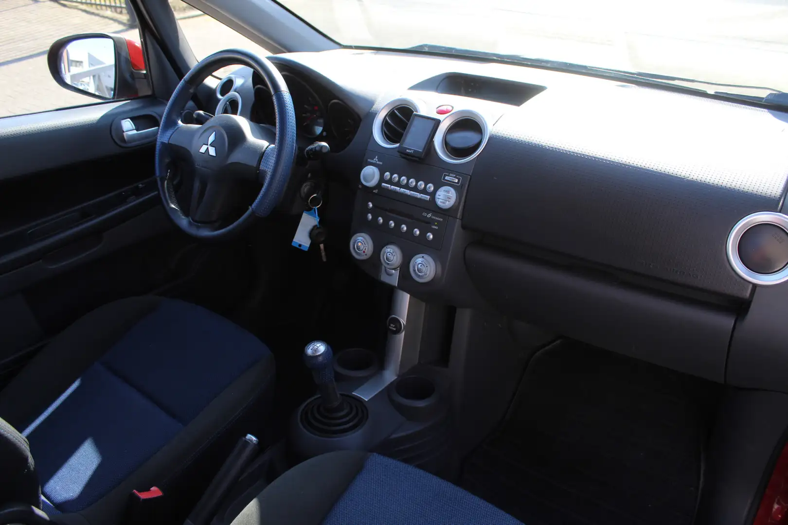 Mitsubishi Colt 1.5 QS Airco/Lichtmetalen velgen/Trekhaak/Radio CD Rood - 2