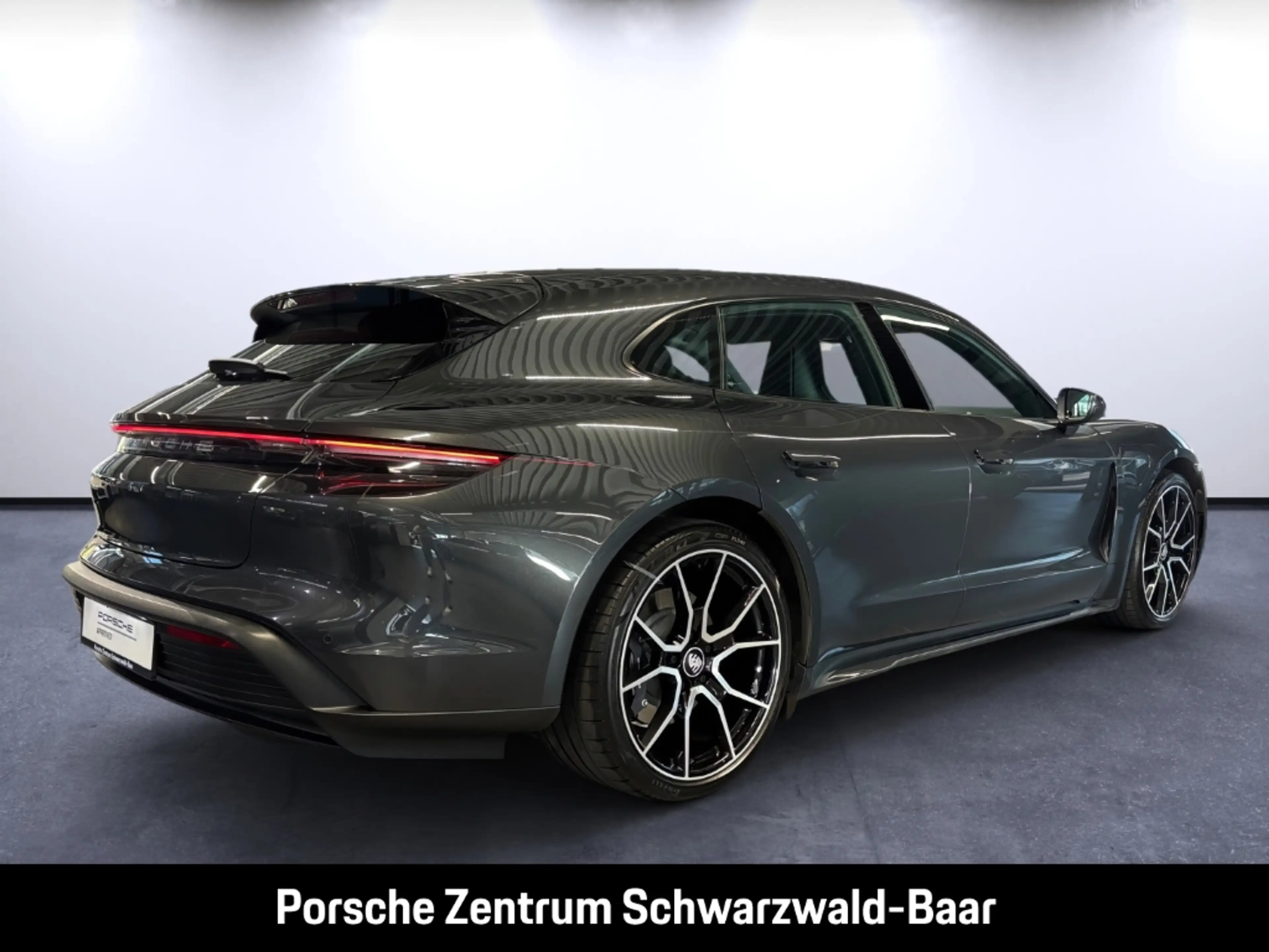 Porsche Taycan Sport Turismo — photo 6