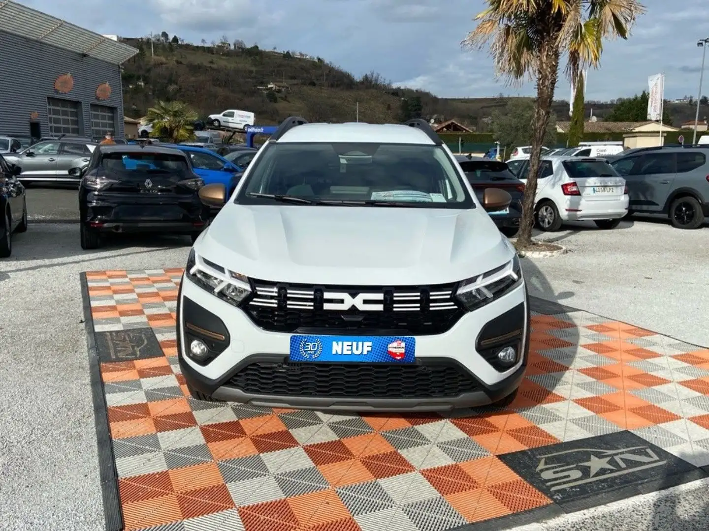 Dacia Jogger ECO-G 100 SL EXTREME + PACK NAVIGATION \u0026amp;amp; CONFORT 7PL Blanc - 2