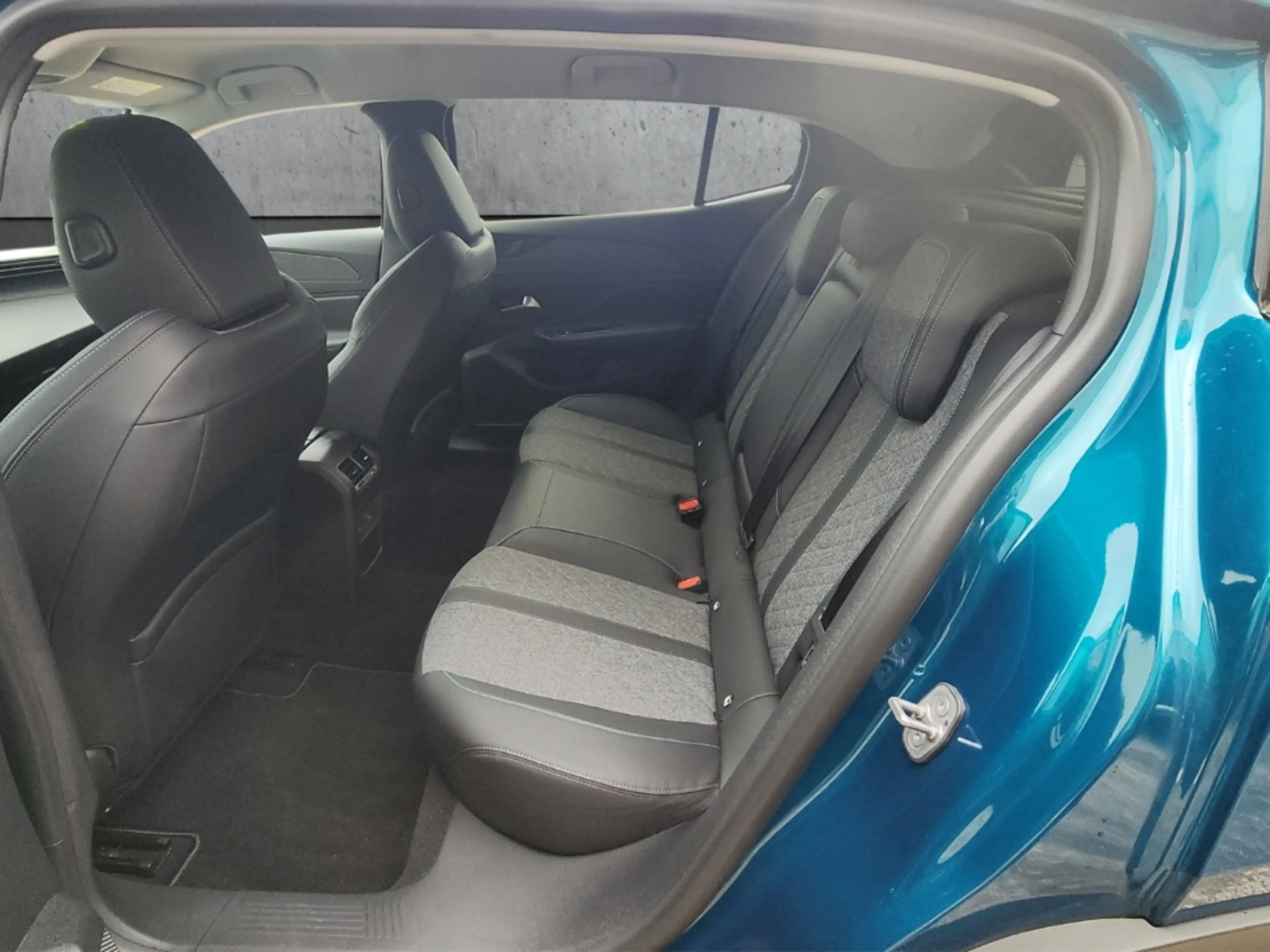 Peugeot 408 Allure PT130 EAT8 Navi LED ACC CarPlay R-Kamera — photo 8
