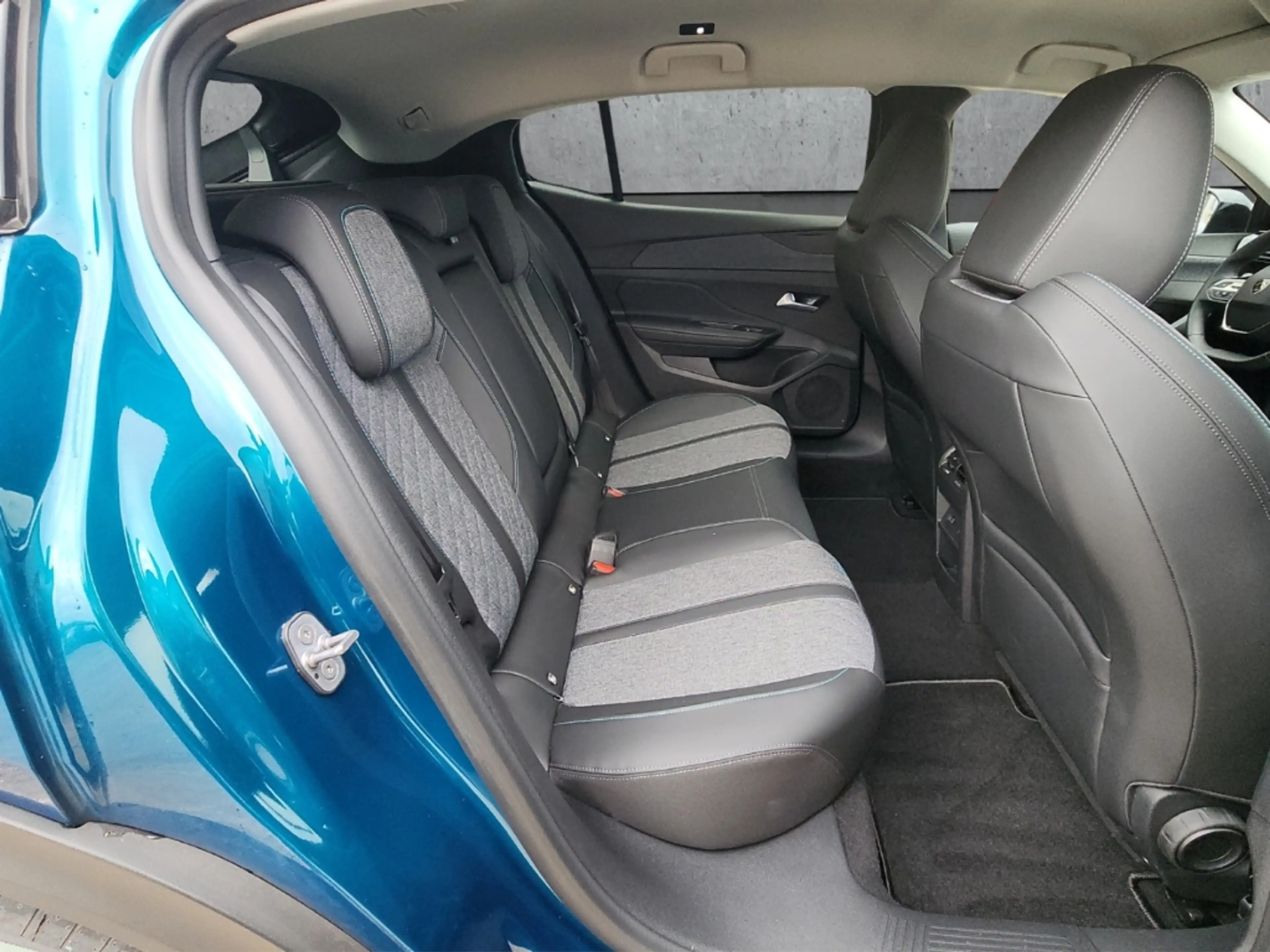 Peugeot 408 Allure PT130 EAT8 Navi LED ACC CarPlay R-Kamera — photo 14