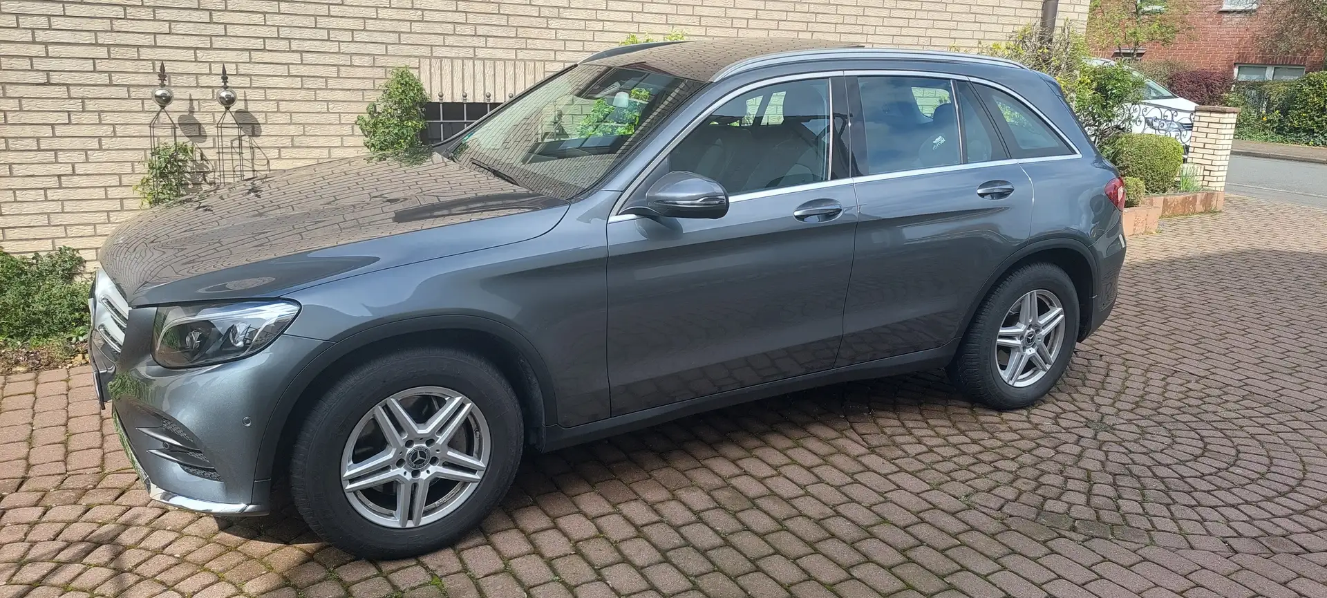 Mercedes-Benz GLC 220 GLC 220 d 4Matic 9G-TRONIC AMG Line Grau - 2