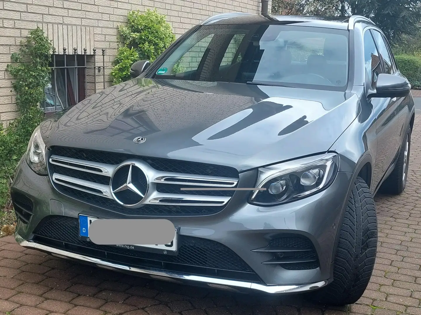Mercedes-Benz GLC 220 GLC 220 d 4Matic 9G-TRONIC AMG Line Grau - 1