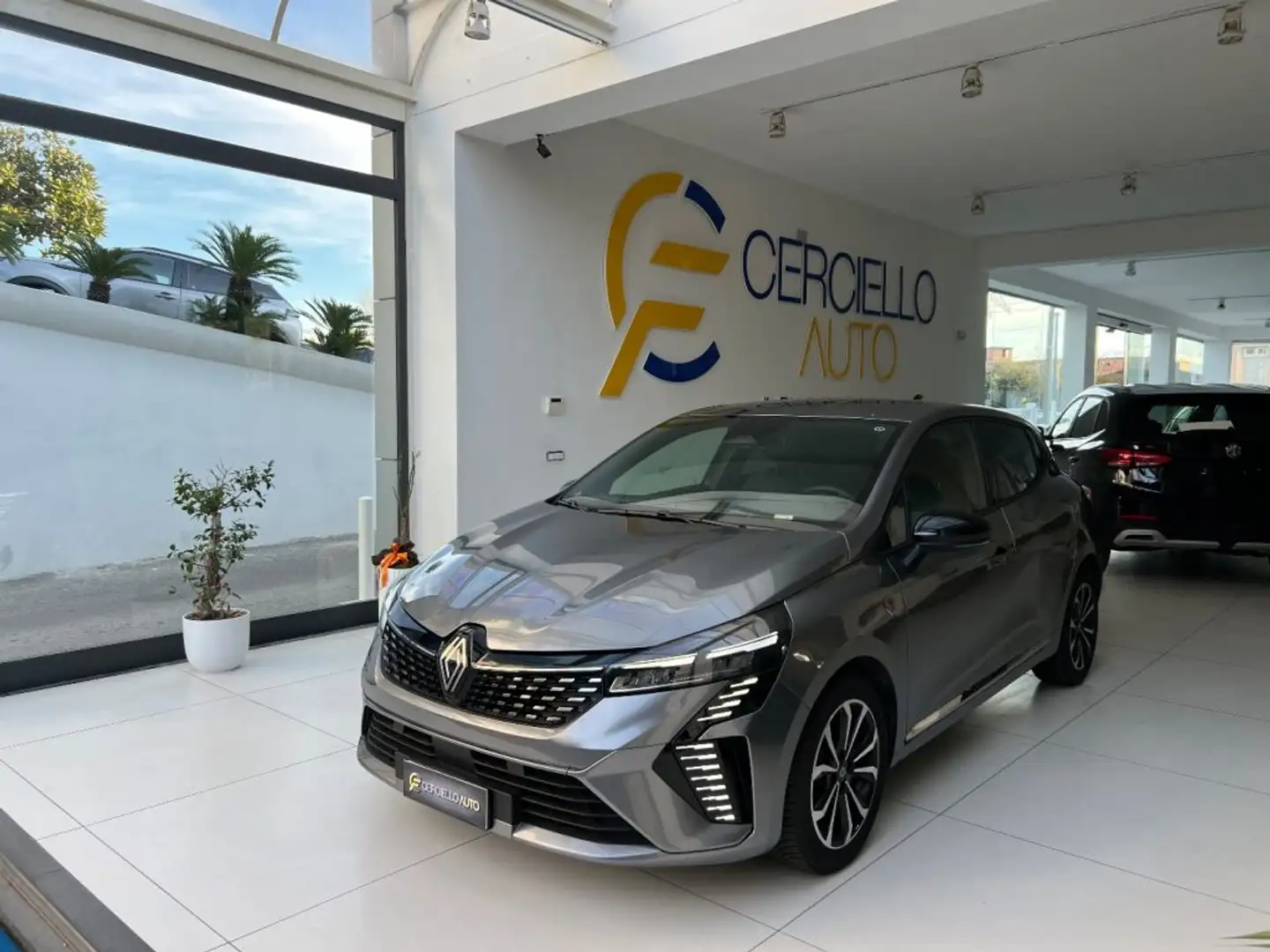Renault Clio TCe 90 CV 5 porte Techno tua da e169,00 mensili Grigio - 1
