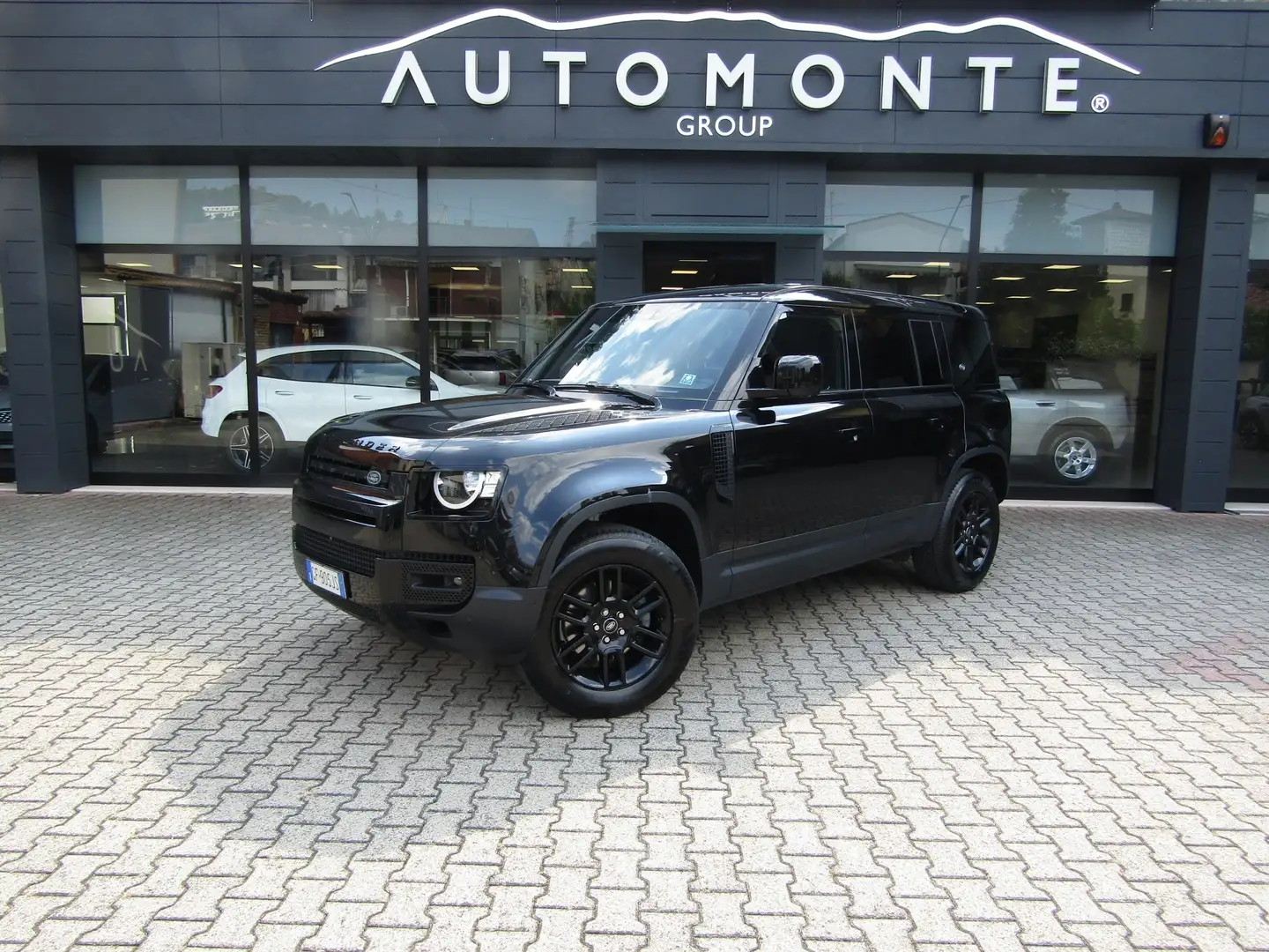 Land Rover Defender 3.0d MHEV AUTO 200CV AUTOCARRO 5 POSTI Nero - 1