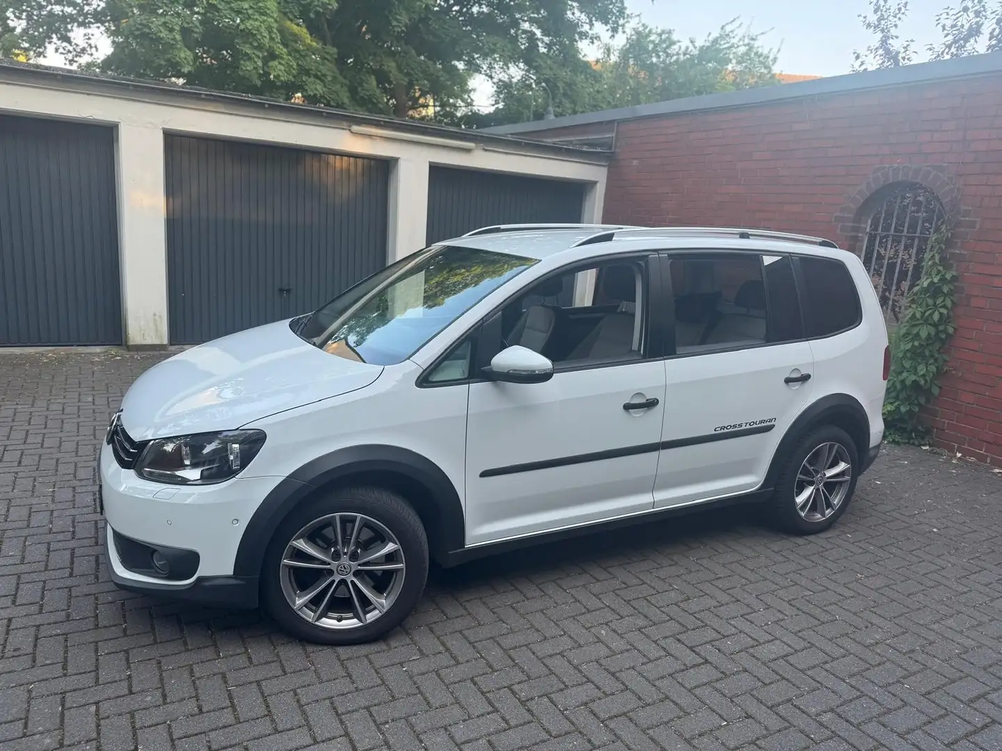 Volkswagen Cross Touran CrossTouran Bílá - 2