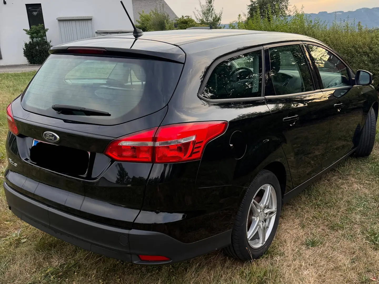 Ford Focus Ford Focus Traveller 1,5 TDCi Trend Kombi Schwarz - 2
