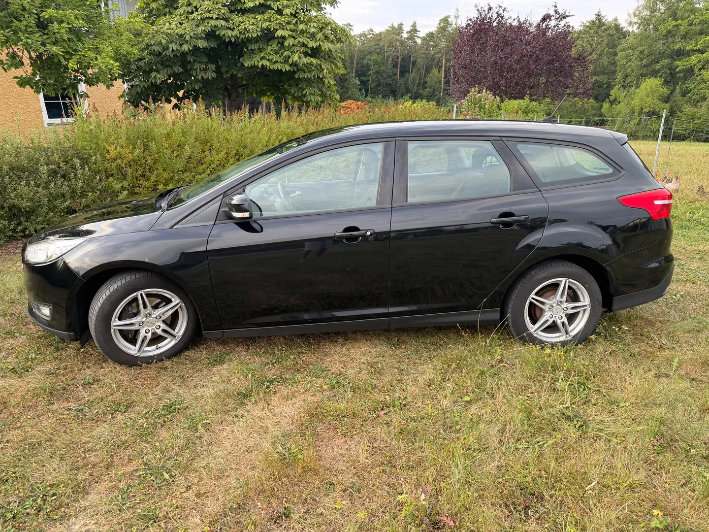 Ford Focus Ford Focus Traveller 1,5 TDCi Trend Kombi Schwarz - 1