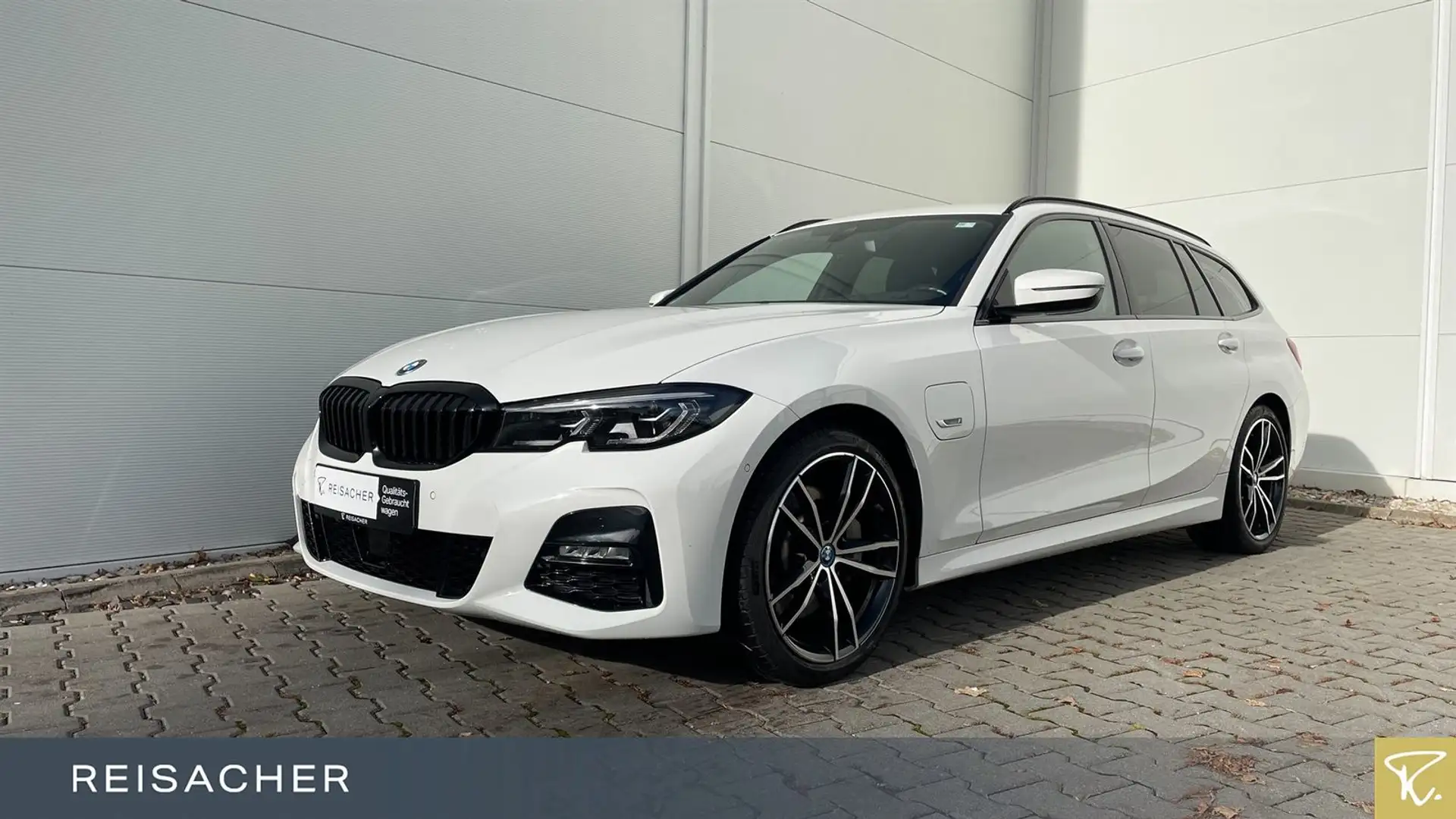 BMW 330 e A Tou M Sport,LCPro.AHK,HuD,ACC,Laser Weiß - 1