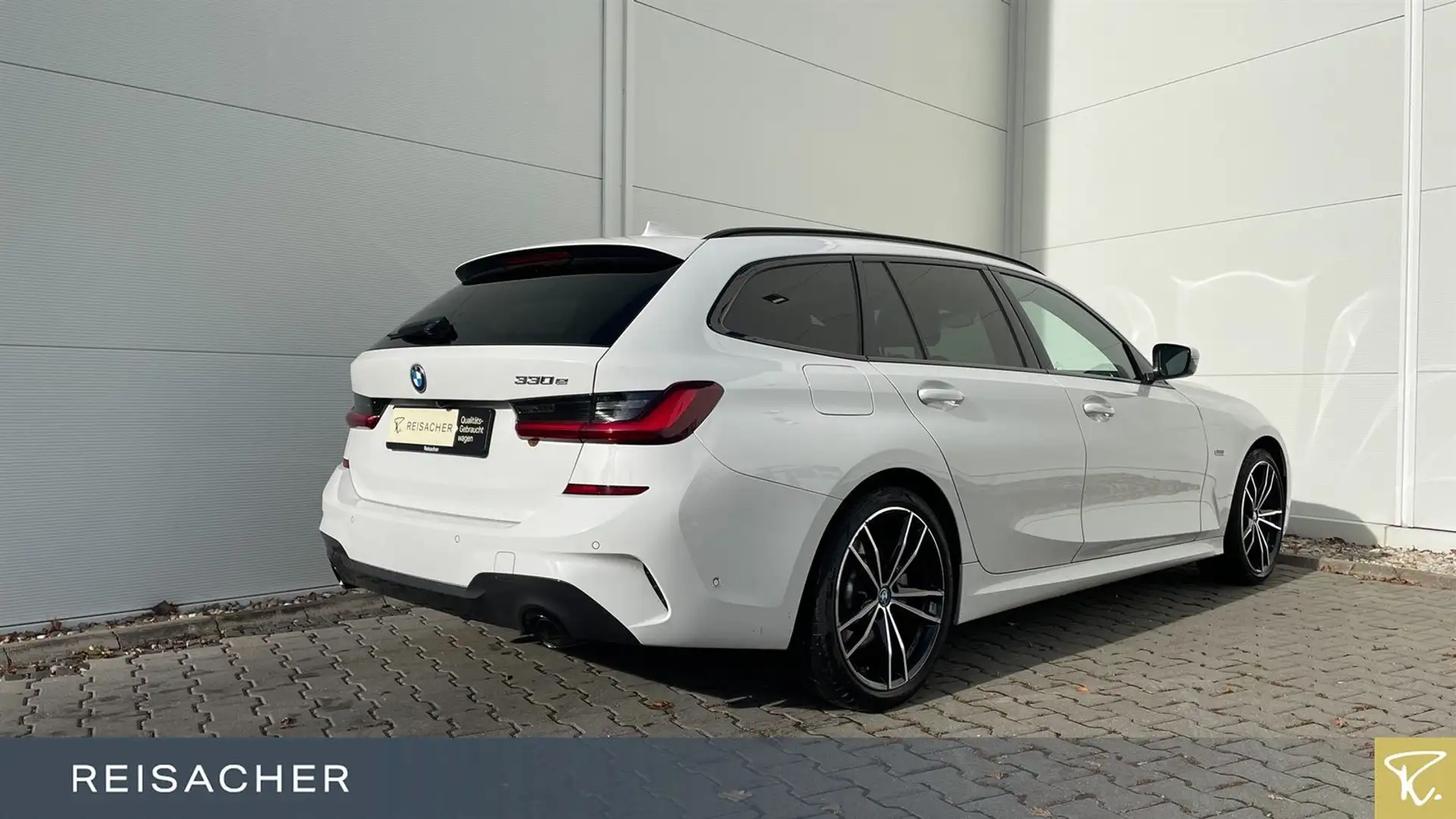 BMW 330 e A Tou M Sport,LCPro.AHK,HuD,ACC,Laser Weiß - 2