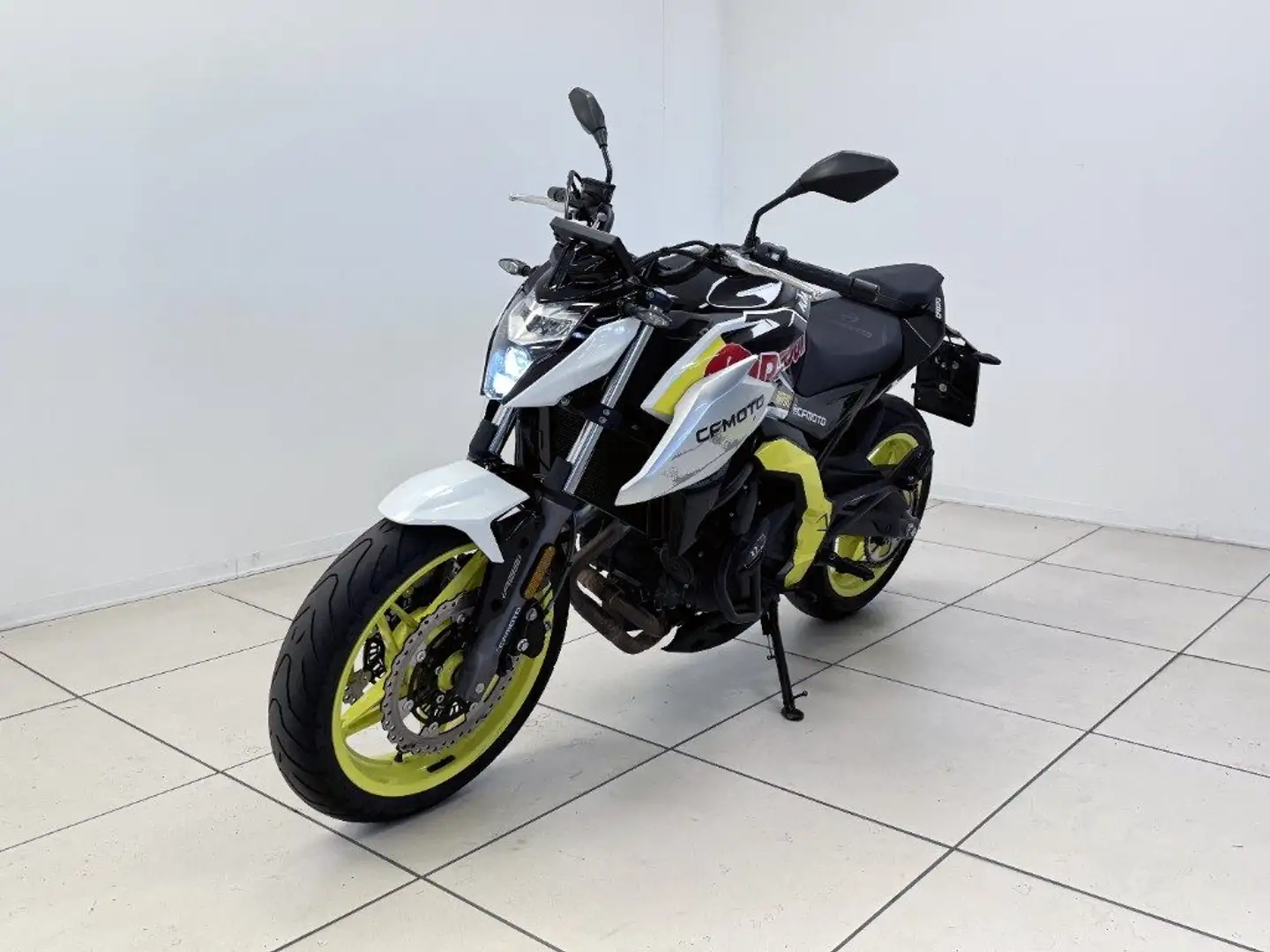 CFMOTO 650 NK 45cv Guidabile A2 Zwart - 2