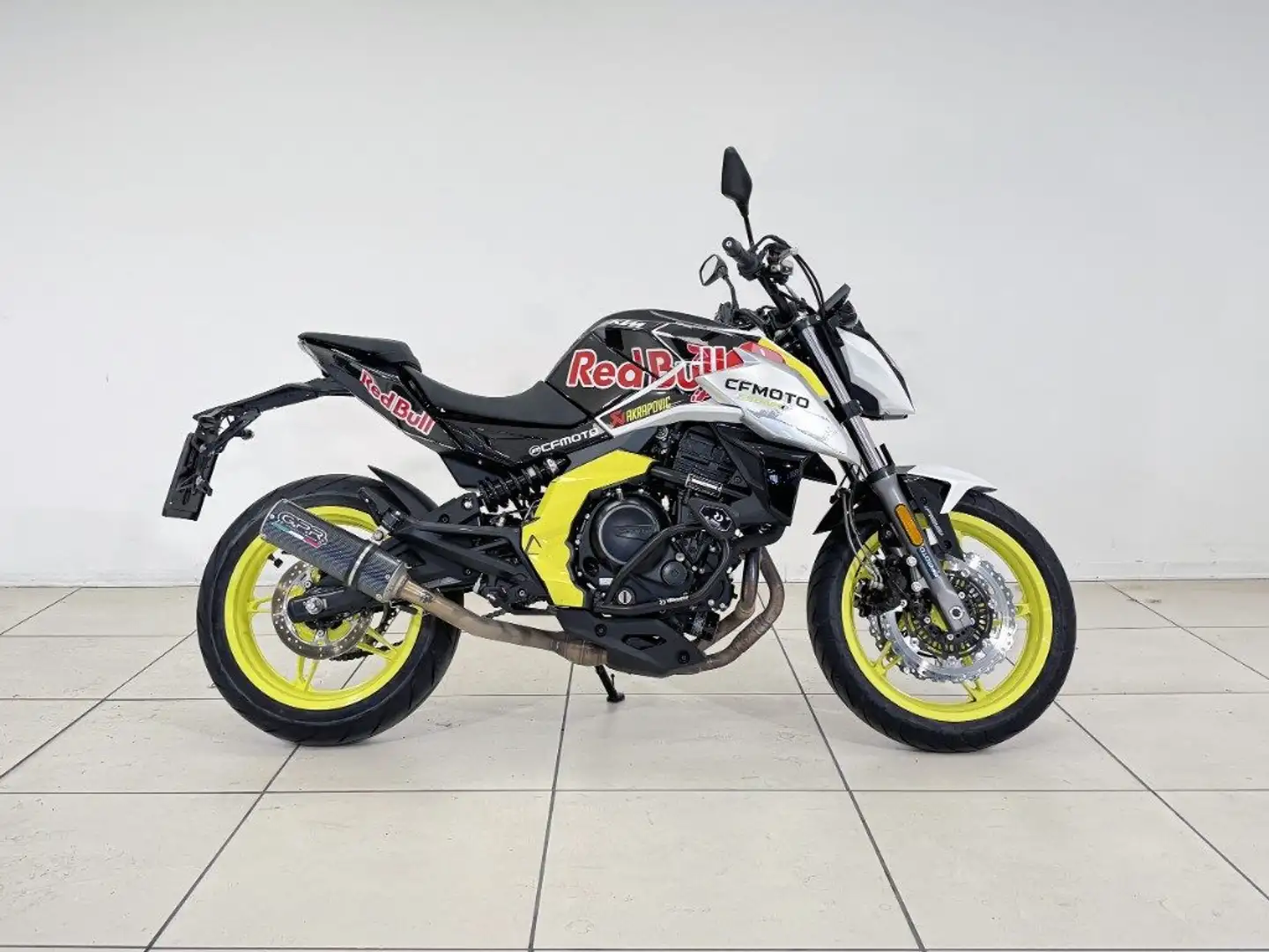 CFMOTO 650 NK 45cv Guidabile A2 Zwart - 1