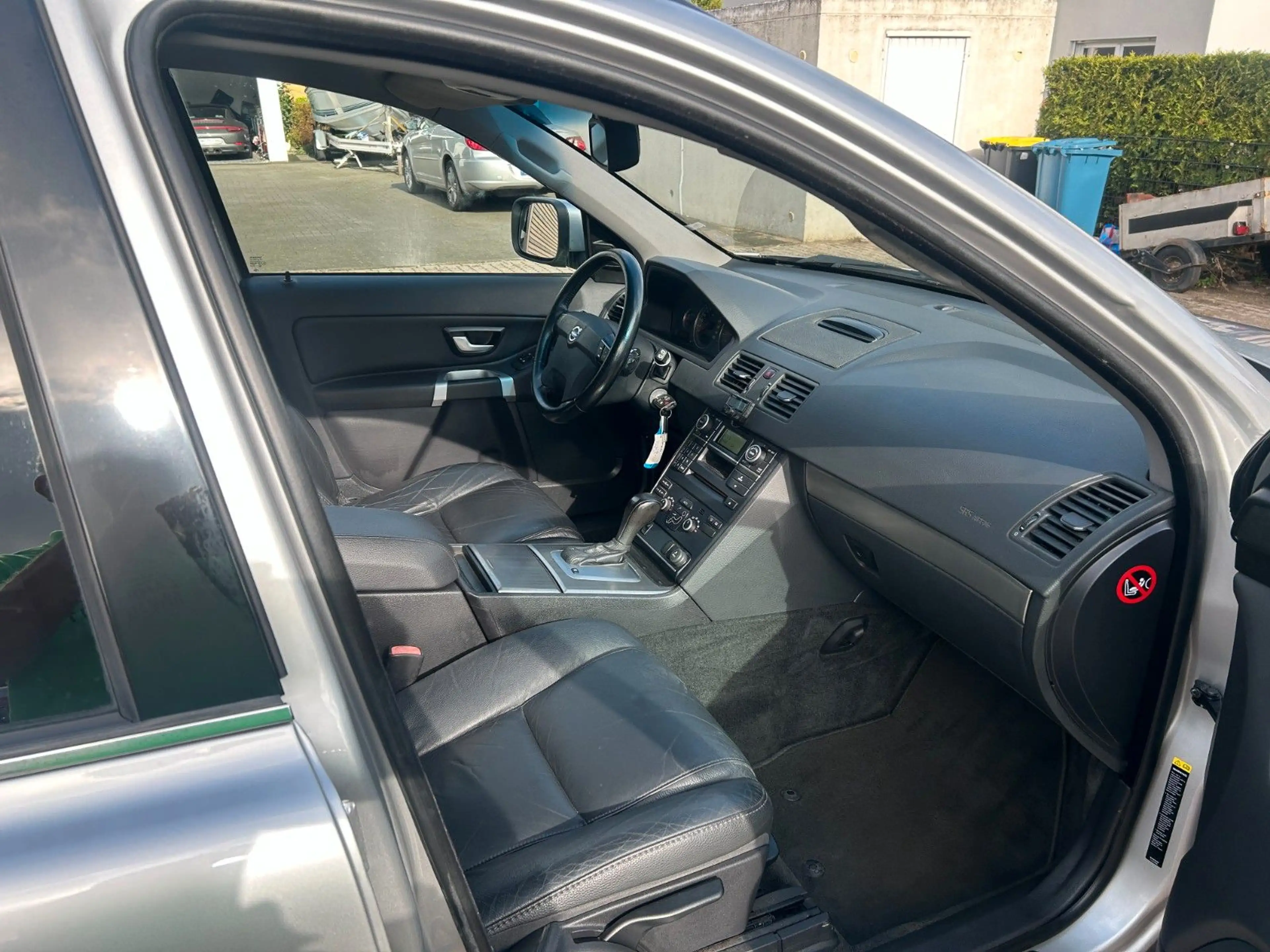 Volvo XC90 D5 AWD Momentum NAVI, Leder, AHK — photo 14