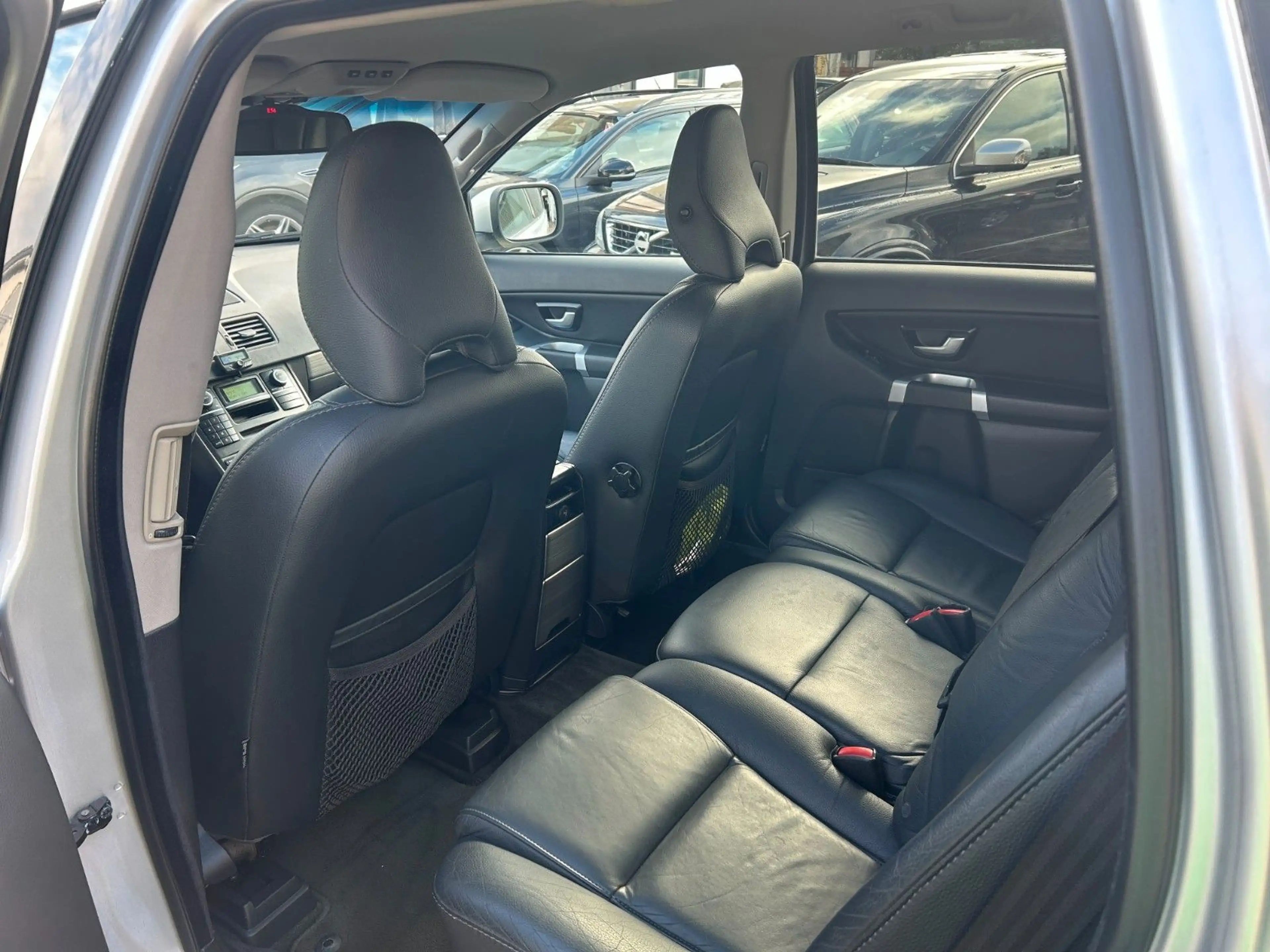 Volvo XC90 D5 AWD Momentum NAVI, Leder, AHK — photo 12