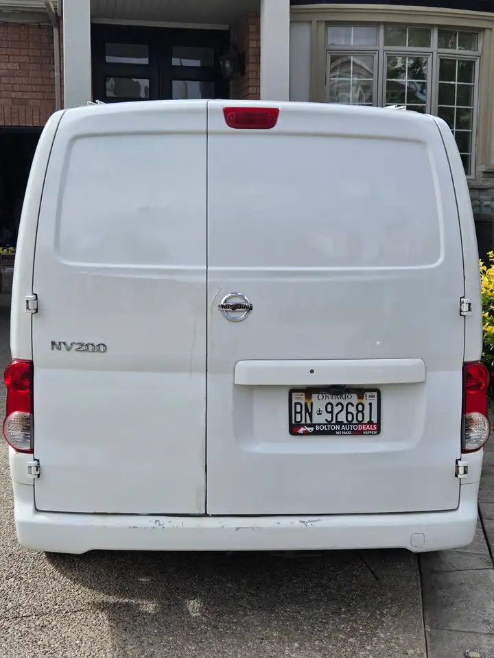 Nissan NV200 снимка Nissan NV200