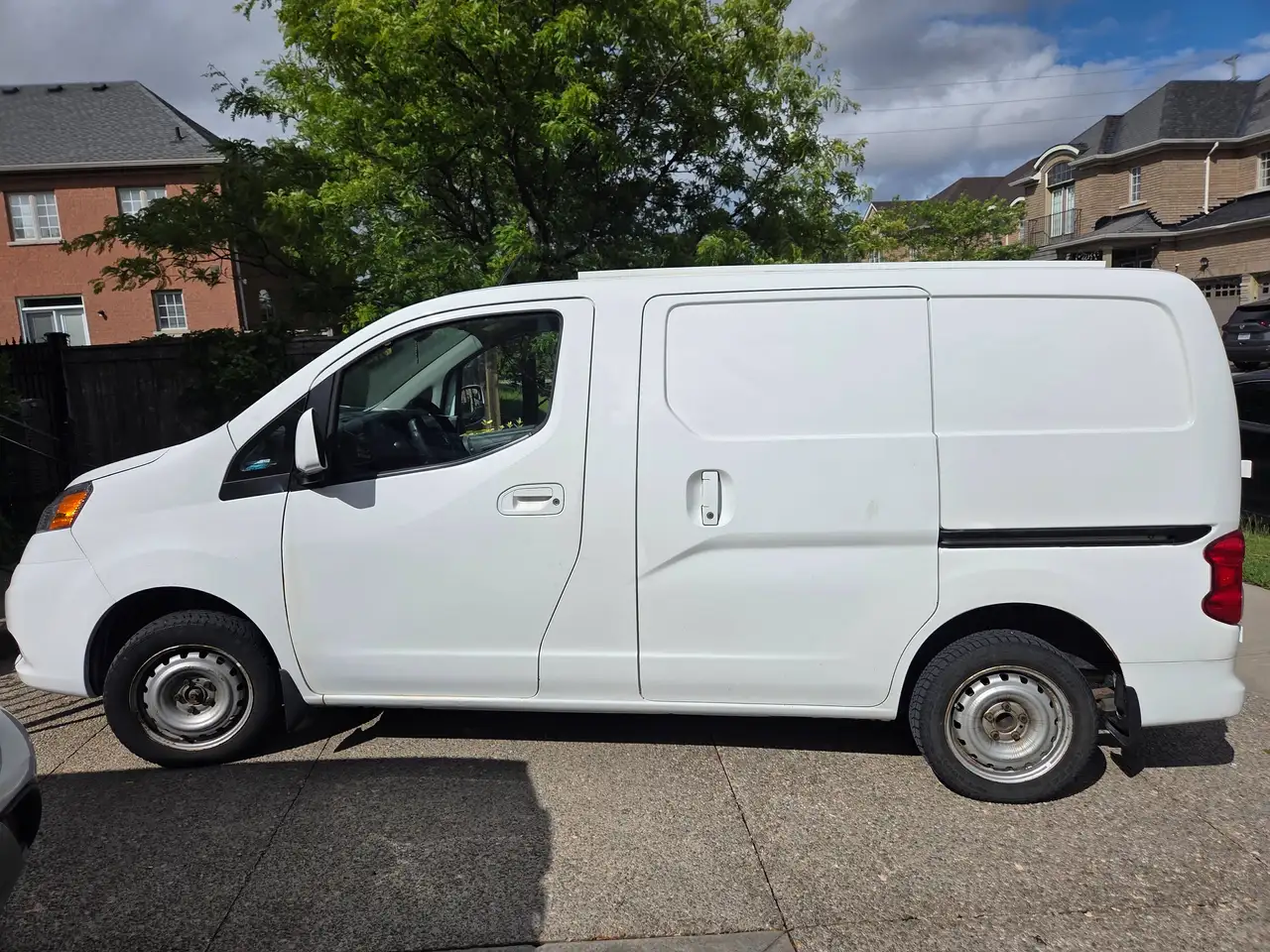 Nissan NV200 снимка Nissan NV200