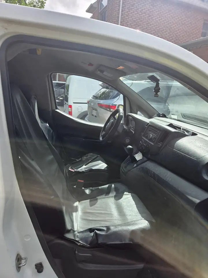 Nissan NV200 снимка Nissan NV200