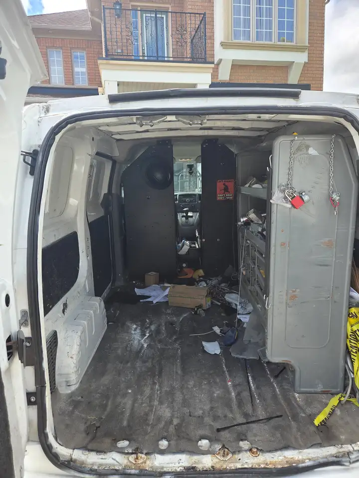 Nissan NV200 снимка Nissan NV200