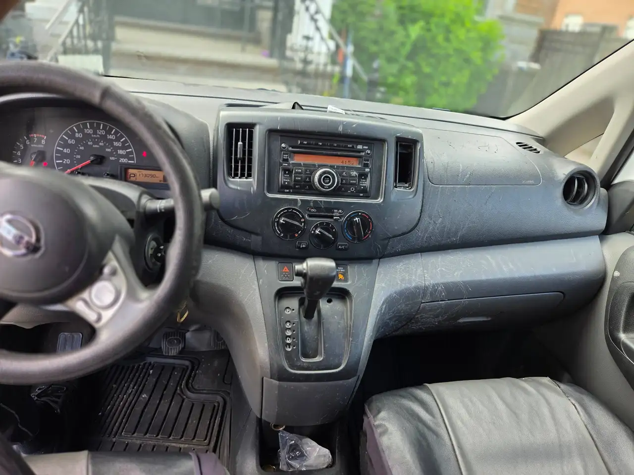 Nissan NV200 снимка Nissan NV200