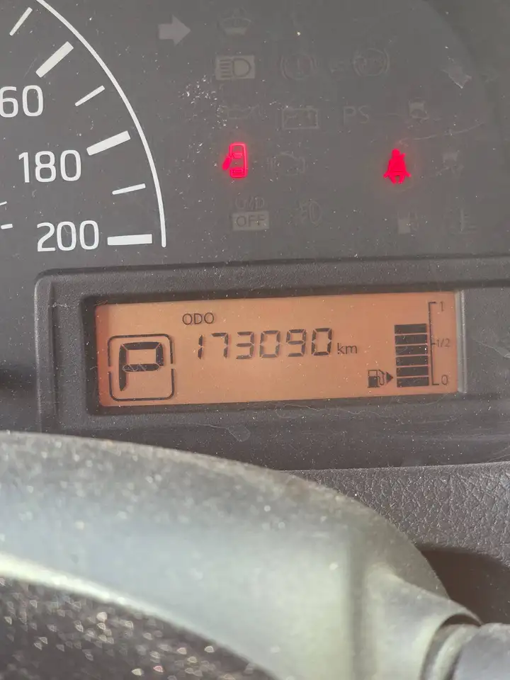 Nissan NV200 снимка Nissan NV200