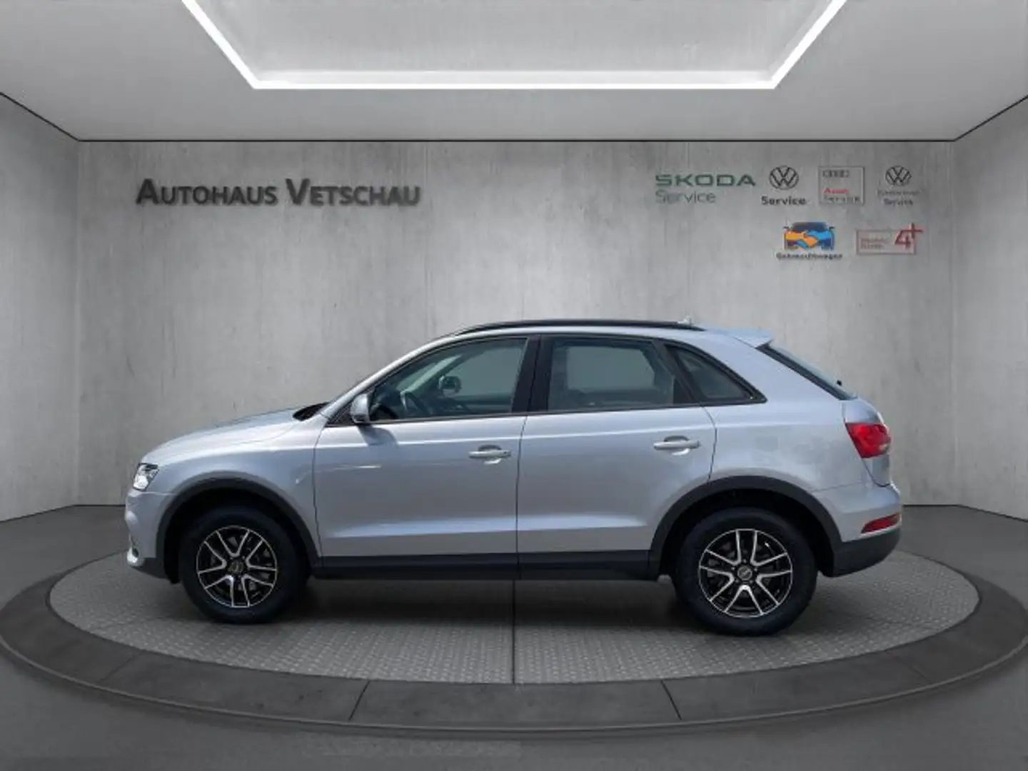 Audi Q3 1.4 TFSI ultra el.HK/PDC/SHZ/PDC/GRA Bluetooth Silber - 2