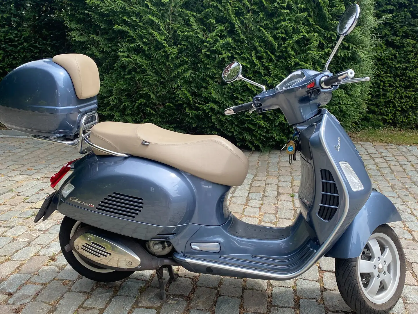Vespa GTS 250ie Bleu - 1