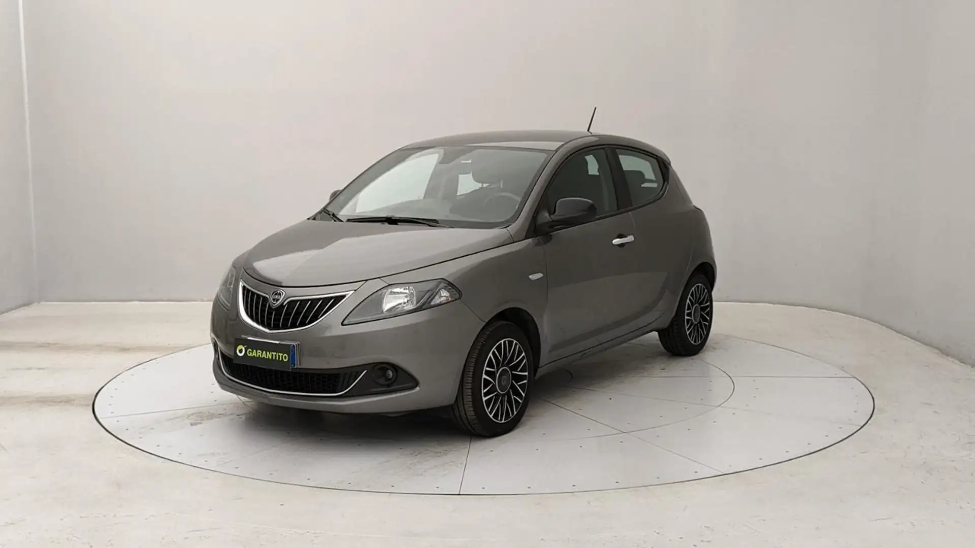 Lancia Ypsilon 1.0 firefly hybrid Platino s&s 70cv Grigio - 1