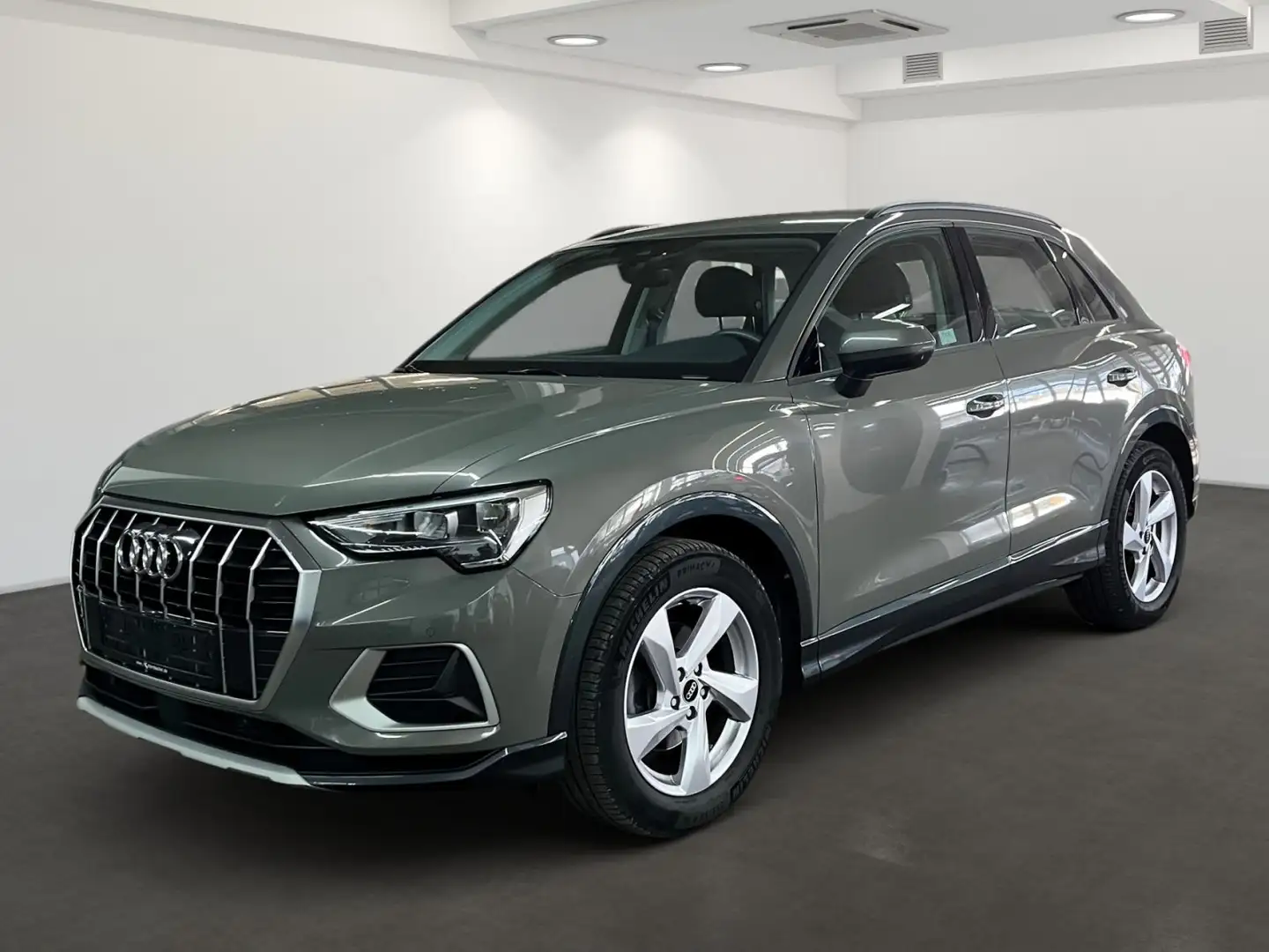 Audi Q3 35 TFSI advanced Business+KomfortPaket Grau - 2