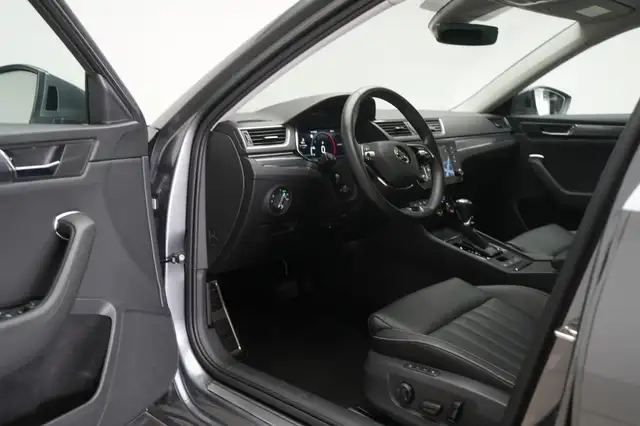 Skoda Superb view 10