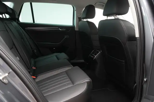 Skoda Superb view 8