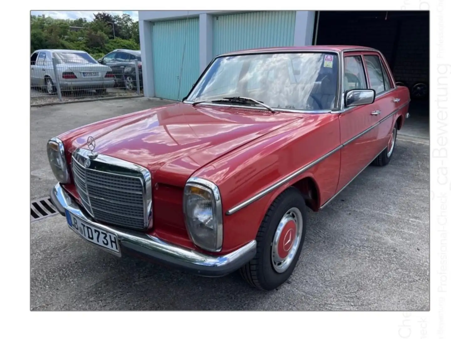 Mercedes-Benz W 114/115 Strich-Acht 200D Rot - 1