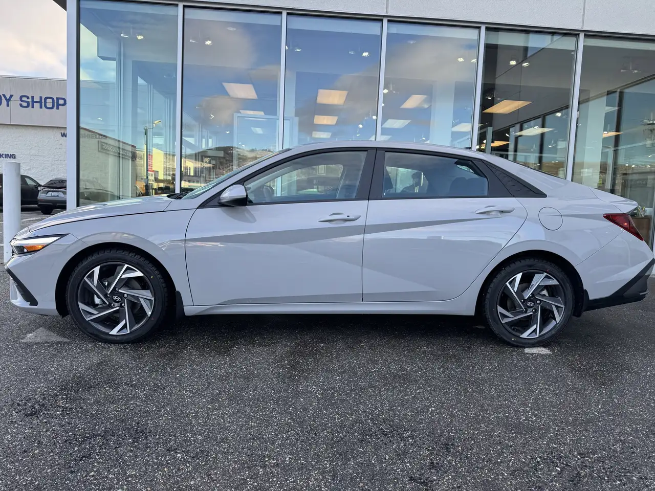 Hyundai ELANTRA снимка Hyundai ELANTRA