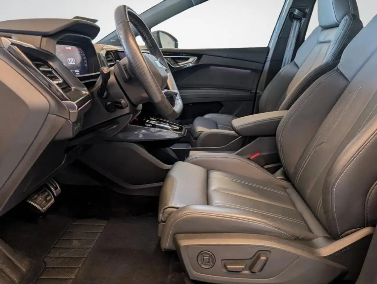 Audi Q4 e-tron снимка Audi Q4 e-tron