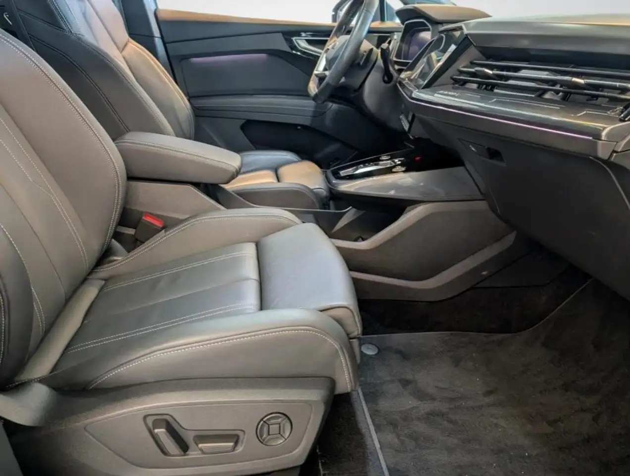 Audi Q4 e-tron снимка Audi Q4 e-tron