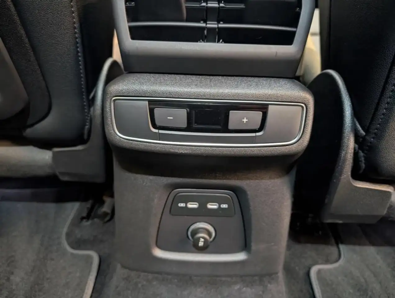 Audi Q4 e-tron снимка Audi Q4 e-tron