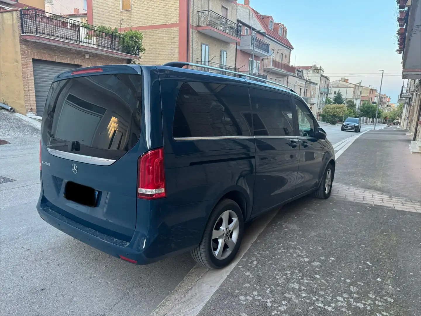 Mercedes-Benz V 220d Executive 163cv long Manuale E6 Blu/Azzurro - 2