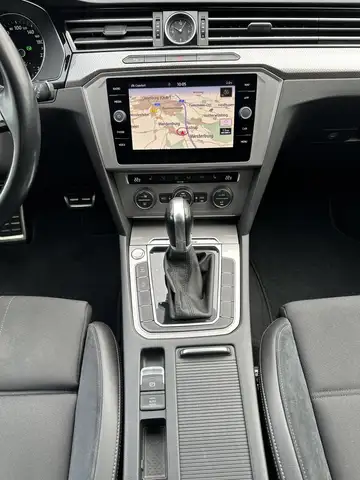Volkswagen Passat view 8