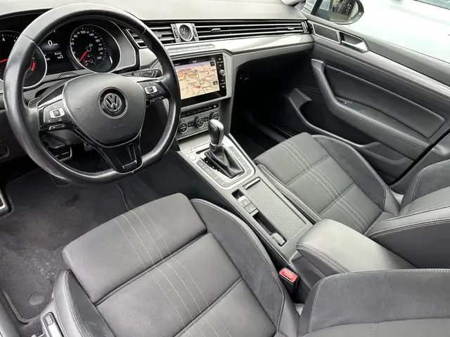 Volkswagen Passat view 5