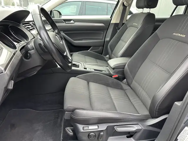 Volkswagen Passat view 6