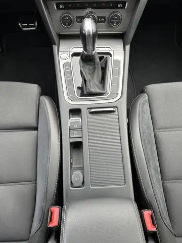 Volkswagen Passat view 9