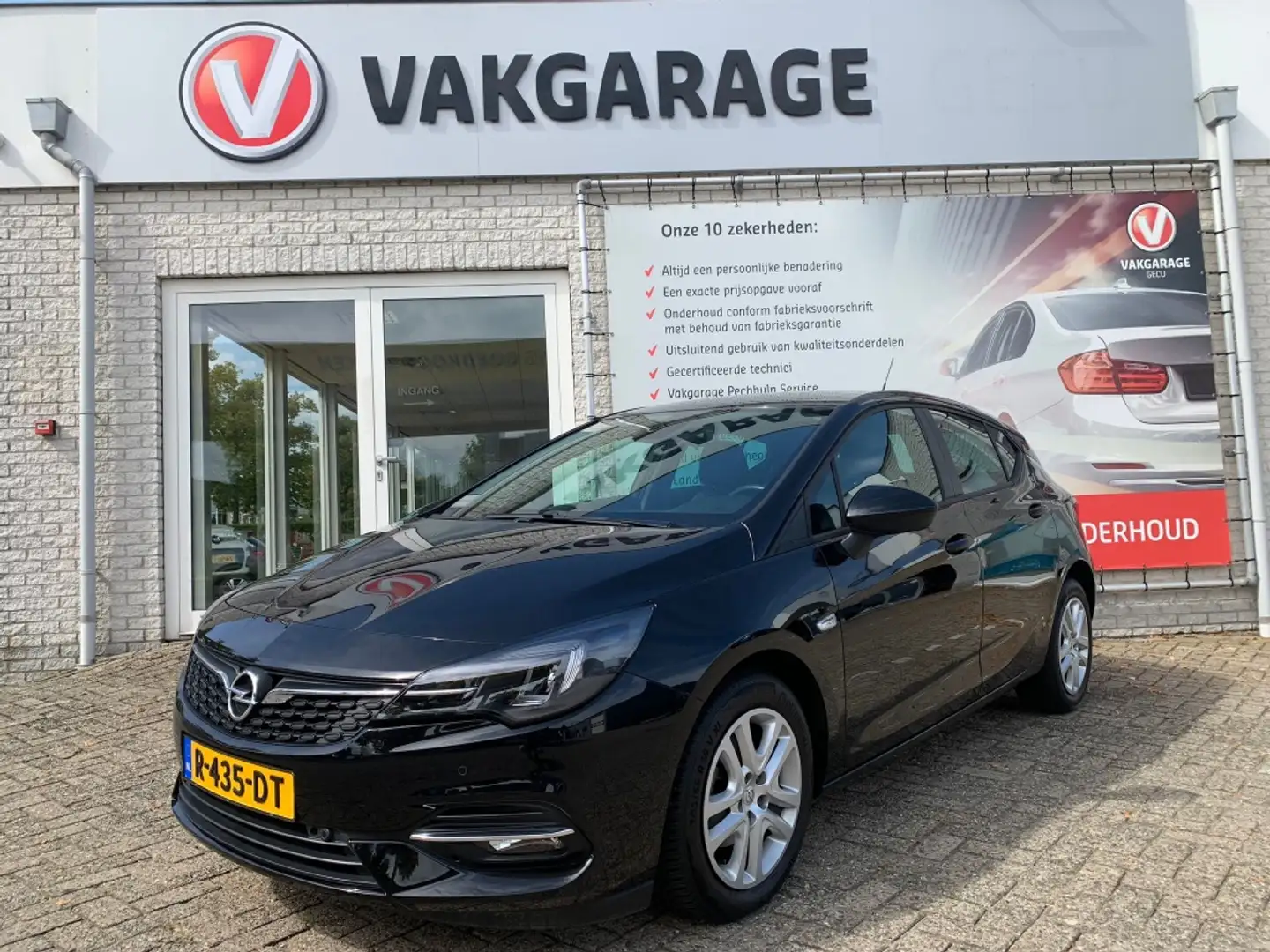 Opel Astra 1.2 Bns Edition Zwart - 1