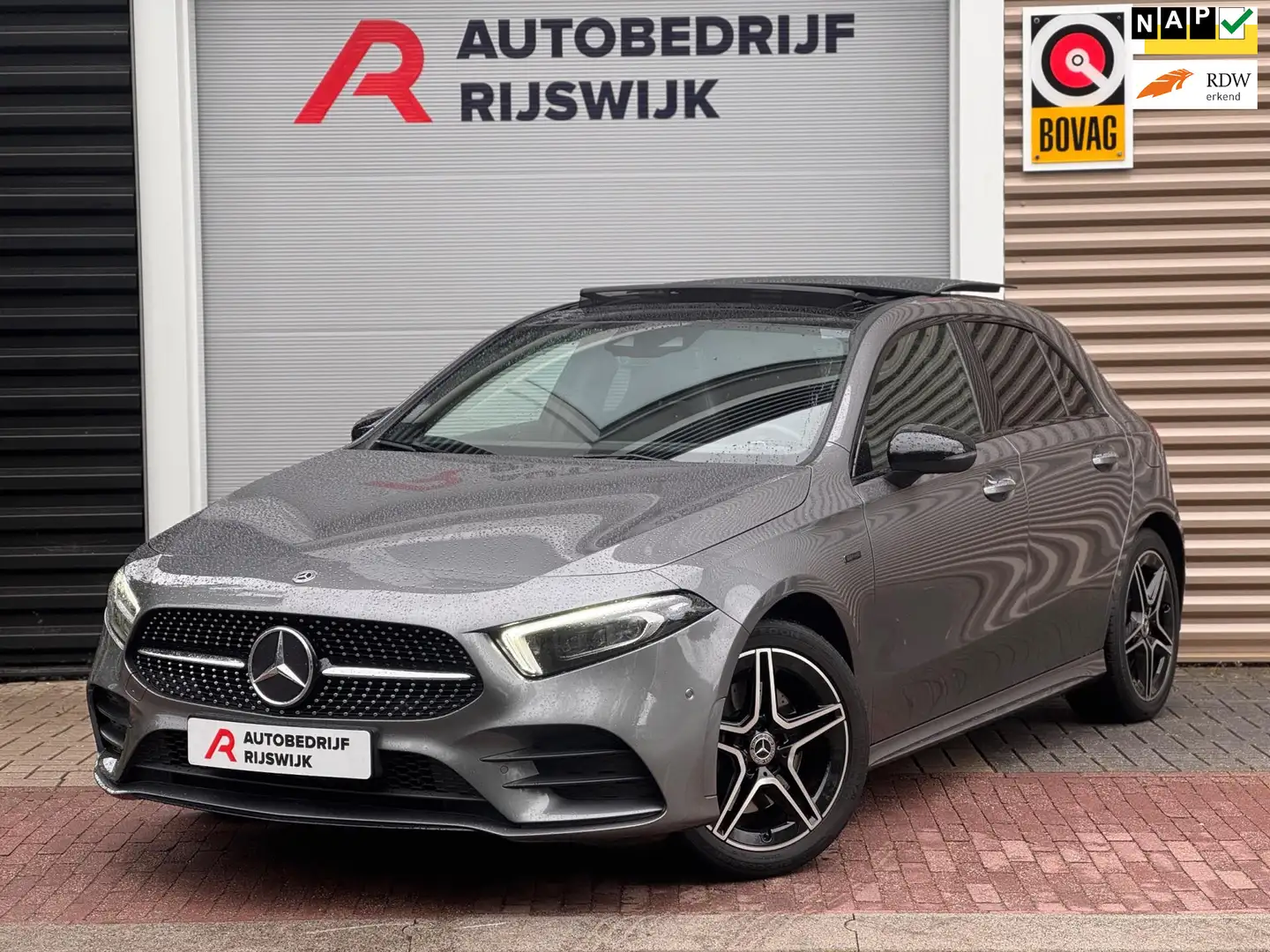 Mercedes-Benz A 250 e AMG Pano/Memory/Camera/Sfeer Grigio - 1
