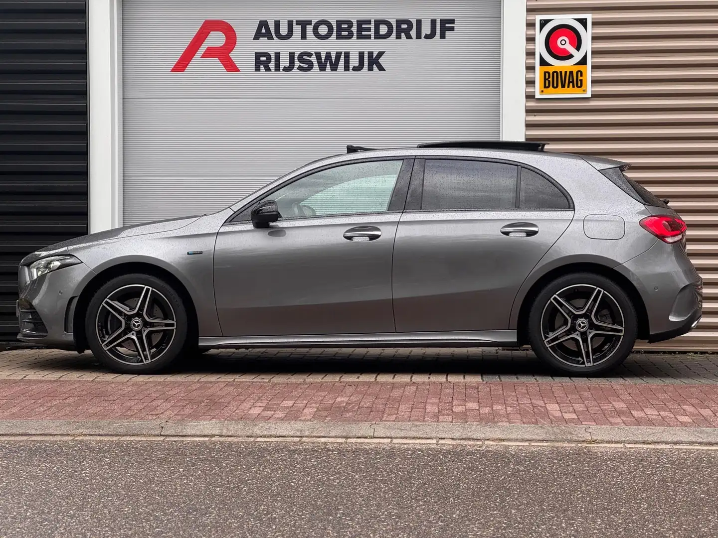 Mercedes-Benz A 250 e AMG Pano/Memory/Camera/Sfeer Grigio - 2