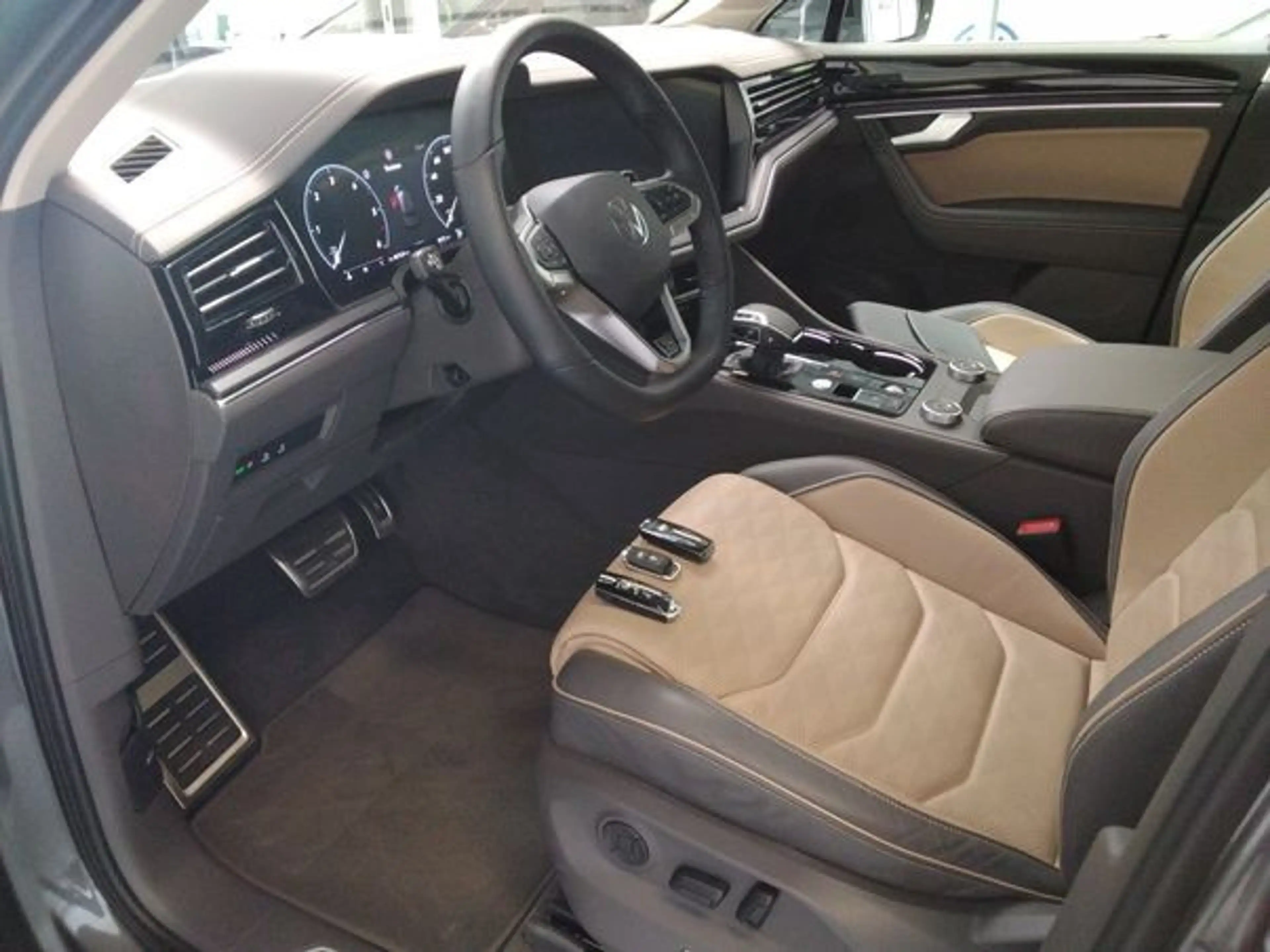 Volkswagen Touareg R-Line 3.0TDI +LUFT+STDHZ+AHK+ — photo 4