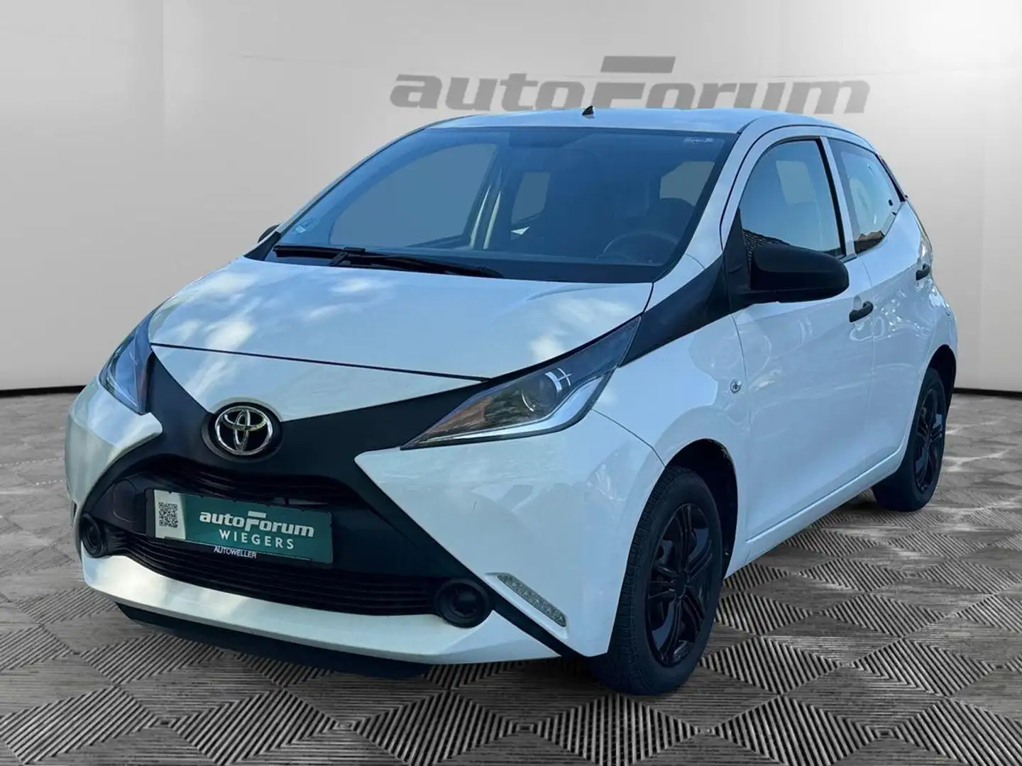 Toyota Aygo 1.0 x Business+Klima+BT Blanco - 2