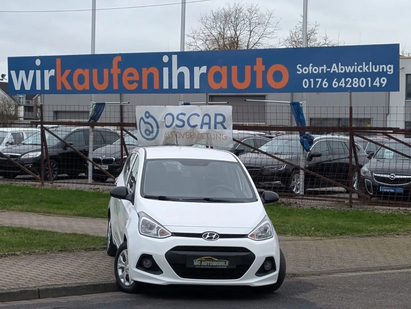 Hyundai i10 Basis*TEILLEDER*RADIO-CD'ZV-FUNK*ISOFIX !! Weiß - 1